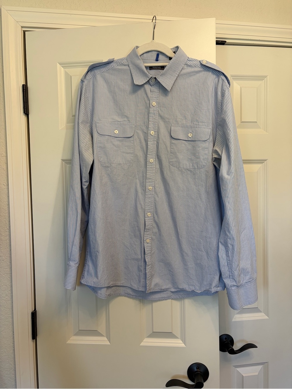 Kenneth Cole Reaction Men’s XL Blue White Stripe Utility Button Down Shirt